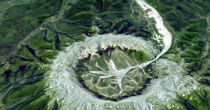 Kỳ lạ “núi kho báu” chứa đầy kim loại quý giá ở Nga