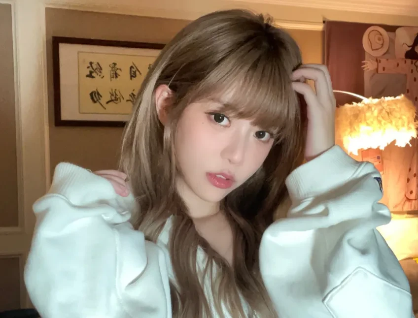 Cựu nữ caster của LPL bất ngờ lộ ảnh căn cước, làng game “dậy sóng”