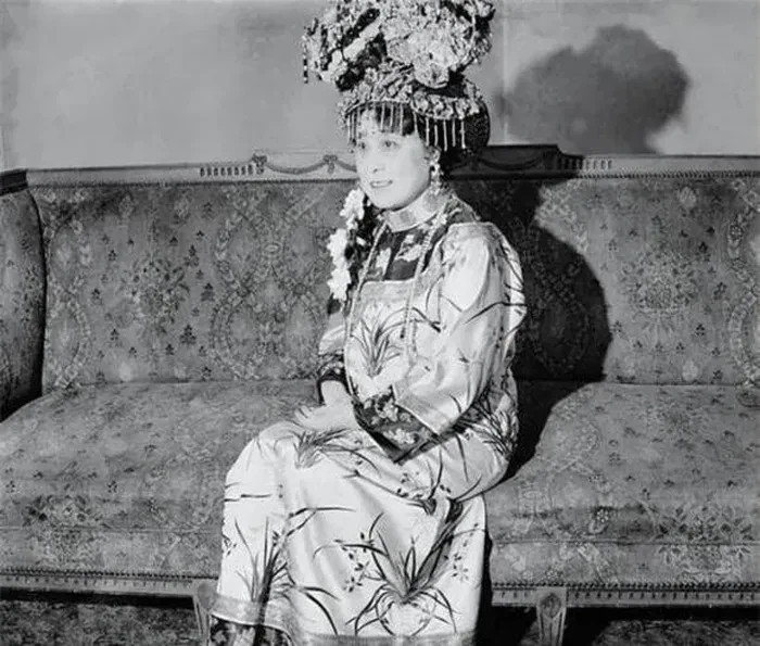 Lần đầu nhìn thấy bóng đèn, Từ Hi bất ngờ hét lên câu gì? 