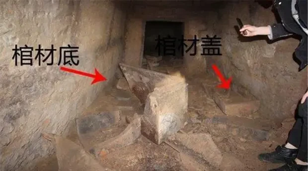 Mở lăng mộ Bao Công, ông lão đi qua hét lớn: “Dừng lại ngay!” 