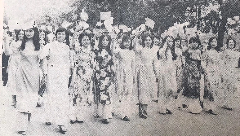 Ảnh quý giá ghi dấu Hà Nội chào mừng Ngày giải phóng Thủ đô