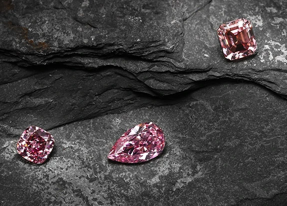 Vỏ Trái đất tách đôi, “kho báu” kim cương hồng bung tràn khắp nơi