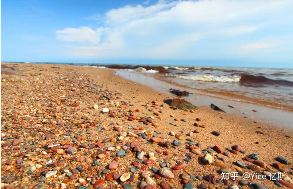 Hồ đặc biệt nhất Trung Quốc không có nước mà chứa kho báu tỷ đô