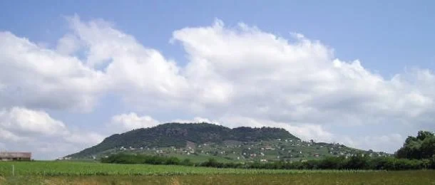 Chiếu tia laser, phát hiện “kho báu kỳ lạ” ẩn trên ngọn đồi đơn độc