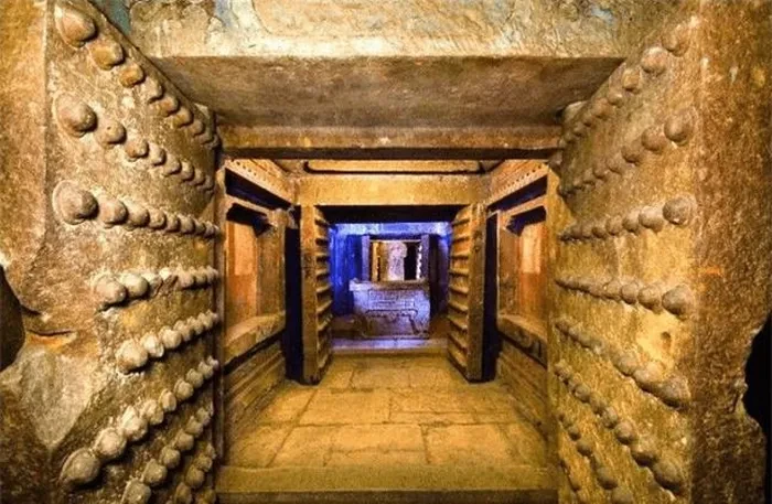 Khi xây lăng mộ cho mình, Hoàng đế sợ nhất gặp phải thứ nào? 