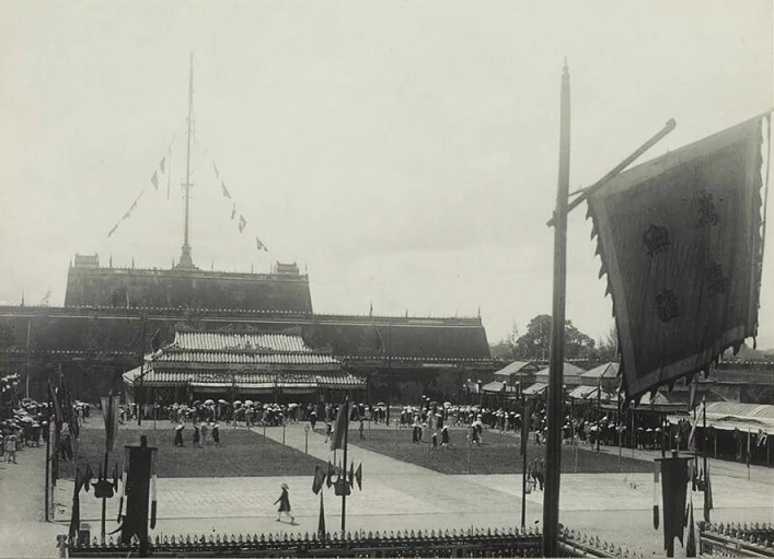 Ngắm hoàng cung nhà Nguyễn qua loạt ảnh "chất hơn nước cất" 