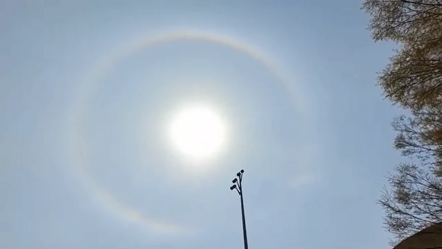 Hào quang lạ bao quanh mặt trời ở Trung Quốc, chuyên gia lý giải sao?