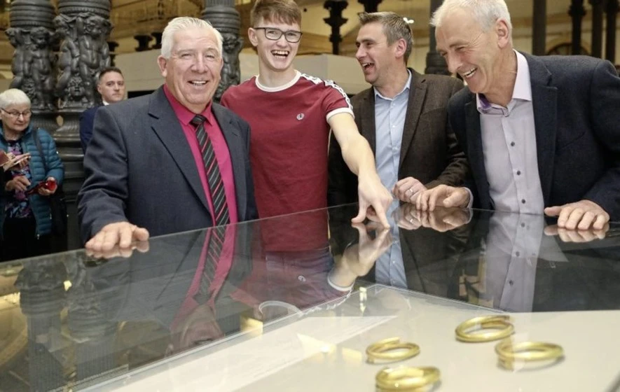 Đụng “kho báu” tiền tỷ khi đào cống, lão nông đổi đời sau một đêm