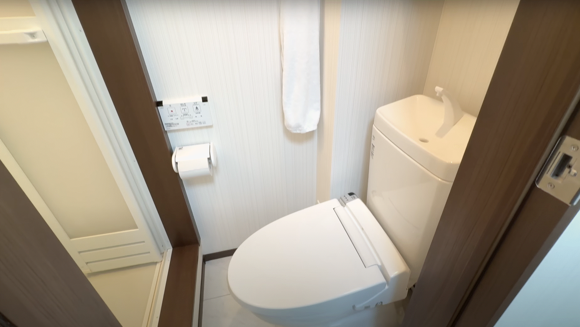 Chang trai song trong can nha sieu nho 7m2 khong co tu lanh va bep-Hinh-9