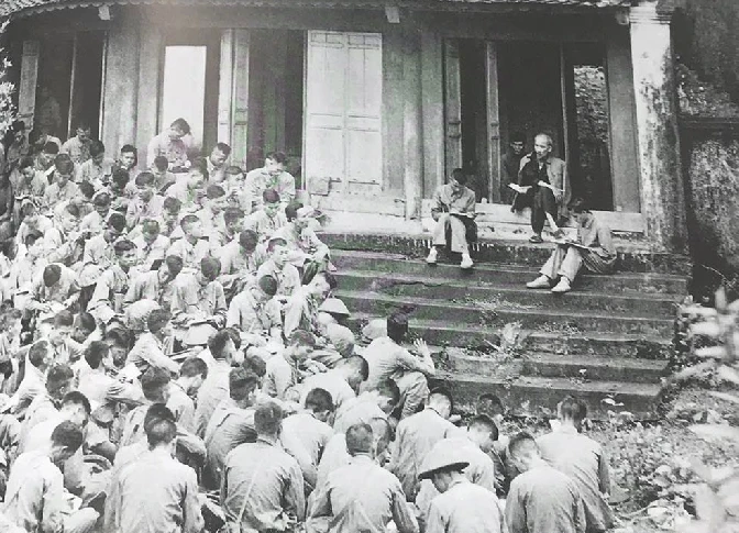 Xúc động loạt ảnh ghi dấu khoảnh khắc lịch sử ngày Giải phóng Thủ đô 