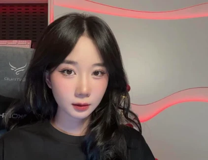 Nữ streamer “vạn người mê” bất ngờ chơi lớn... cõi mạng dậy sóng 