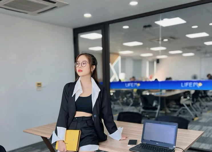 Nữ streamer đẹp không góc chết khiến fan nam... mất ngủ