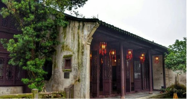 Phá dỡ nhà cổ, bất ngờ phát hiện “bảo vật” cả ngàn tỷ