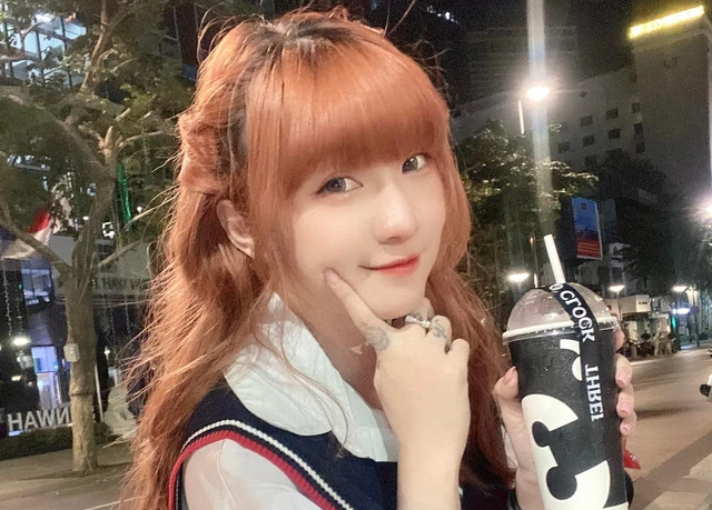 Nữ streamer đời đầu "hack tuổi" khiến đàn em hít khói, cõi mạng trầm trồ 