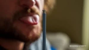 Vì sao bút S Pen trên Galaxy S25 Ultra "mùi hôi khó ngửi"? 