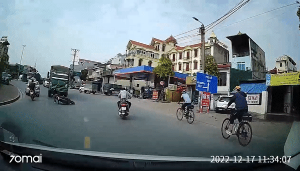 Qua duong thieu quan sat, thanh nien phan ung nhanh nhu cat