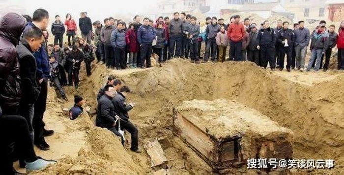 Mở mộ cổ thời Minh, ngã quỵ thấy thi thể còn nguyên lông mày