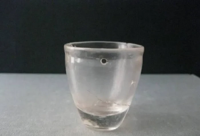 Mở mộ cổ nghìn năm, chuyên gia phấn khích thấy chén lạ “xuyên không”