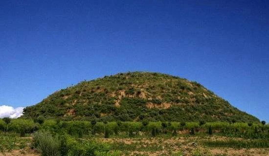 Ngọn đồi rung lắc nhiều đêm, chuyên gia phát hiện “mộ cổ” lạ lùng 