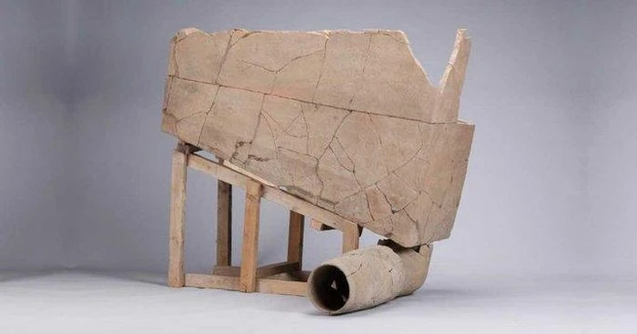 Giật mình phát hiện vật lạ "xuyên không" trong cung điện cổ Trung Quốc