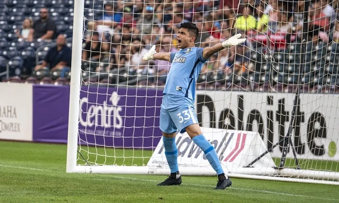 Video: Thủ môn ghi bàn từ vùng cấm đội nhà ở giây 26