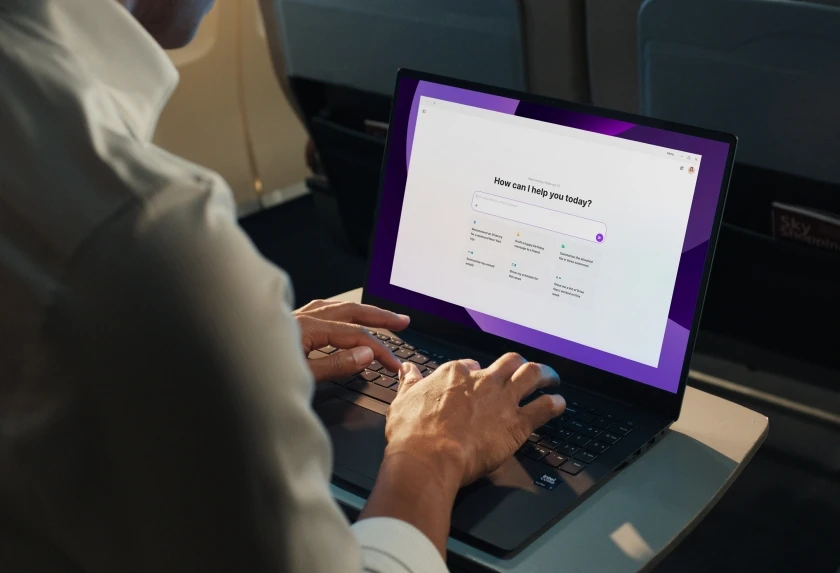 "Vuốt ve" 4 mẫu laptop siêu mỏng siêu xinh trình làng tại CES 2025