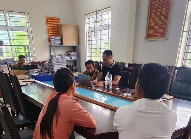 Hai nạn nhân làm việc với Công an. capture.png