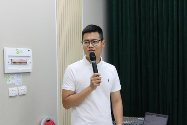 ThS Vũ Hải Nam (Khoa Địa lý, Trường Đại học KHXH&NV) trình bày tham luận. 8bb188f3-38eb-4fe0-9d99-a42493773b54.jpg