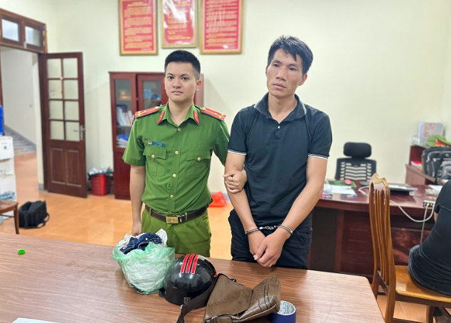 Đối tượng Đặng Quang Dũng bị lực lượng Công an bắt giữ về hành vi giết người, cướp tài sản. capture-6455.png