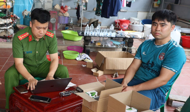 Công an tỉnh Bắc Giang làm việc với bị can Nguyễn Văn Khánh. 4-5635.jpg