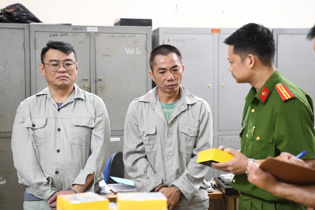 Lim Choon Foong (trái) và Tất Văn Hào. 55-9902.jpg
