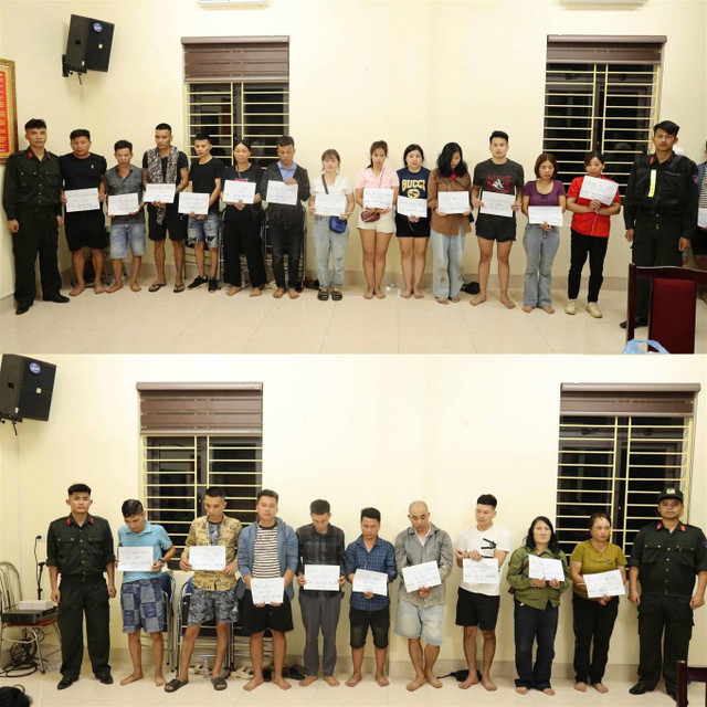 Các đối tượng tham gia đánh bạc và tổ chức đánh bạc bị bắt giữ tại cơ quan công an. 4-455743.jpg