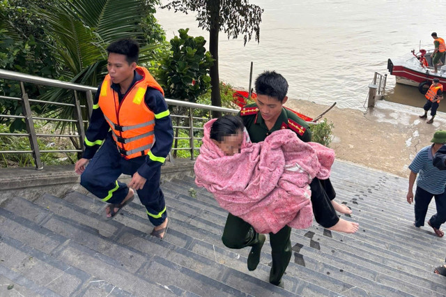 Nạn nhân được cứu nạn và sơ cứu kịp thời, không nguy hiểm tới tính mạng. 7.jpg