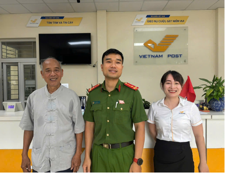 Ông Hải gửi lời cảm ơn sâu sắc đến cán bộ Công an xã Thanh Oai cùng nhân viên bưu điện đã kịp thời phát hiện, ngăn chặn, giúp ông tránh bị mất tiền. picture1.png