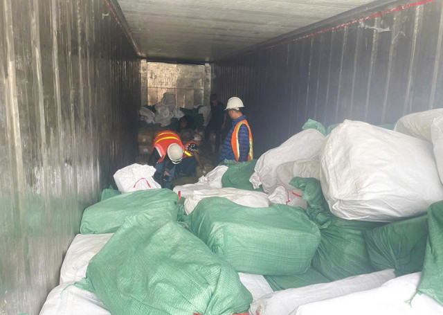 Container hàng cải trang nhằm qua mắt hải quan. changa1.jpg