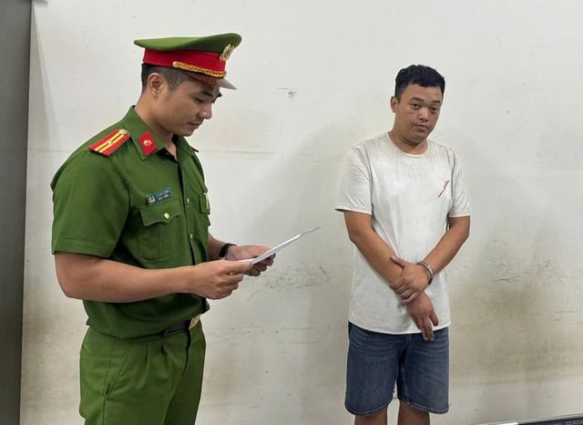 Cơ quan CSĐT - Công an TP Hà Nội khởi tố Thái Ngọc Anh (áo trắng) về tội chiếm đoạt tài sản. capture-1844.png
