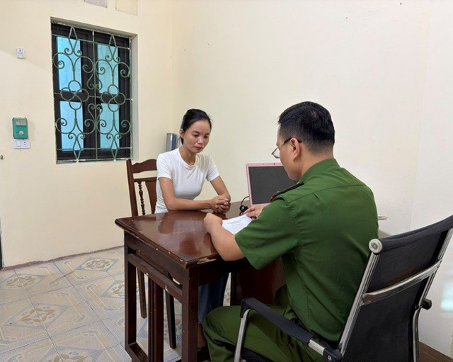 Trần Thị Huyền tại cơ quan Công an. image-1.jpg
