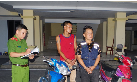 2 đối tượng cùng tang vật vụ án tại cơ quan Công an. capture-8848.png