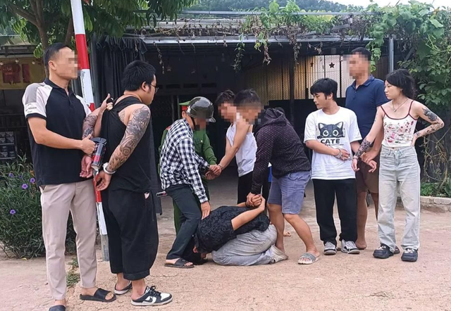 Bắt 4 đối tượng xịt hơi cay, cướp ô tô trên cao tốc