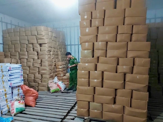 Phát hiện 29 tấn thực phẩm không rõ nguồn gốc ở Hà Giang