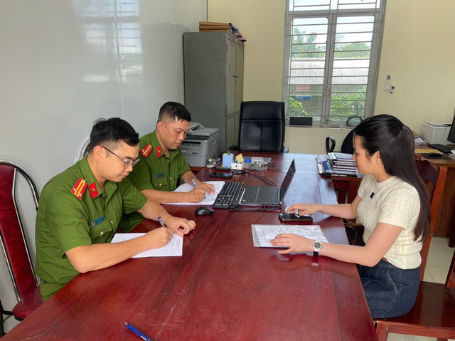 Chủ cơ sở Đỗ Thị Thuý Ngọc tại cơ quan Công an. z6882148670903-f90541e560f1a604490342769f630584.jpg
