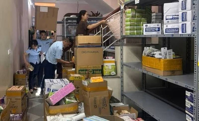 Kho hành của Công ty TNHH Dược phẩm Quốc tế An Phát được lực lượng chức năng phát hiện có buôn bán thuốc giả. Ảnh: QLTT Thanh Hóa 150d6132017t1800l1-be4703d8d3963ac2.jpg