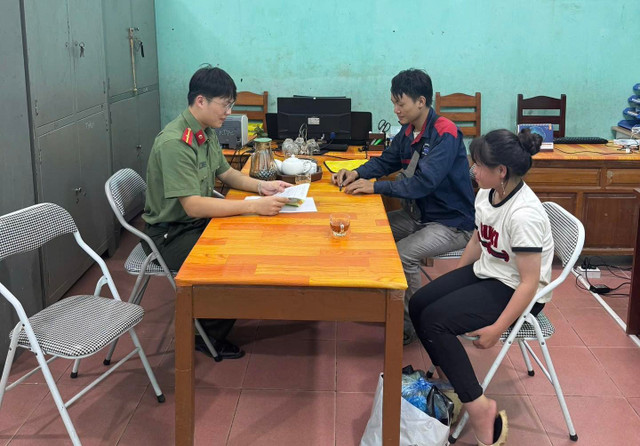 Cháu bé tại cơ quan Công an. 515436082-1195184779312433-9101426275881280097-n.jpg