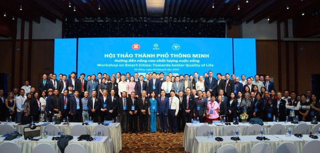 Các đại biểu tham dự Hội nghị chụp ảnh lưu niệm. vusta120250806154822.jpg