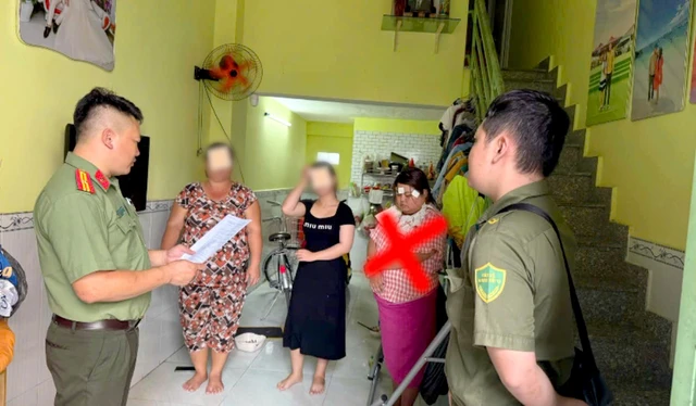 Khởi tố cặp vợ chồng lừa đảo bán hải sản "tươi ngon, giá rẻ"