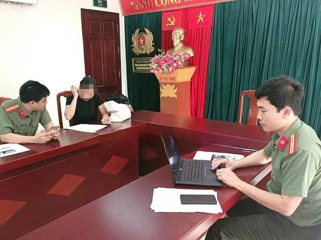 bà Đ.T.N. tại cơ quan Công an. z6686570579035524da90c47de5470f8890e1b40d40457-1749442028932358318110.jpg