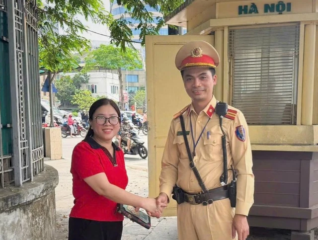 Người phụ nữ đi khám bệnh và cuộc gọi bất ngờ từ CSGT