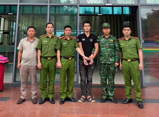 Đối tượng truy nã nguy hiểm Cầm Văn Thường bị cơ quan chức năng bắt giữ. 84ba73ed-090f-4b57-afdf-4e90c25f009f.jpg