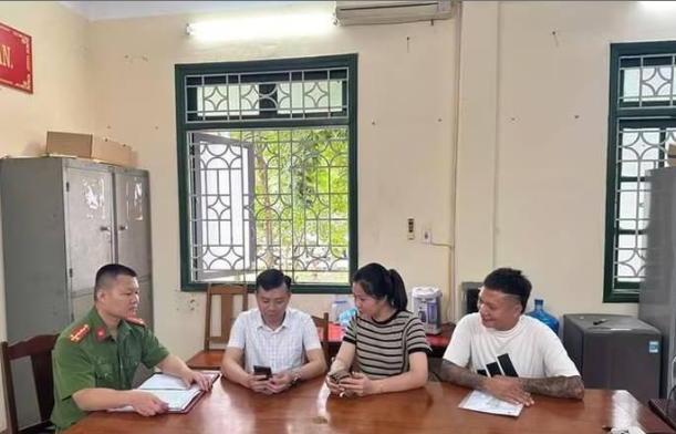 Công an thị trấn Tân Phú đã làm các thủ tục để hai bên trao trả lại số tiền chuyển nhầm. capture.png