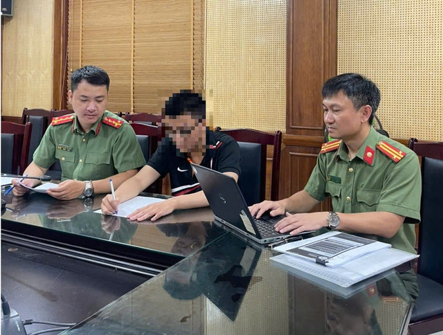 Cơ quan Công an làm việc với thí sinh vi phạm. 2.jpg